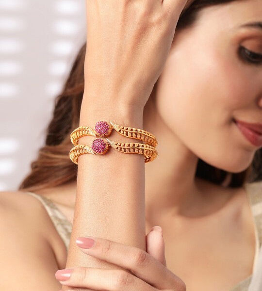 Rubans Set Of 2 Gold-Plated Red Emrald Studded Bangles